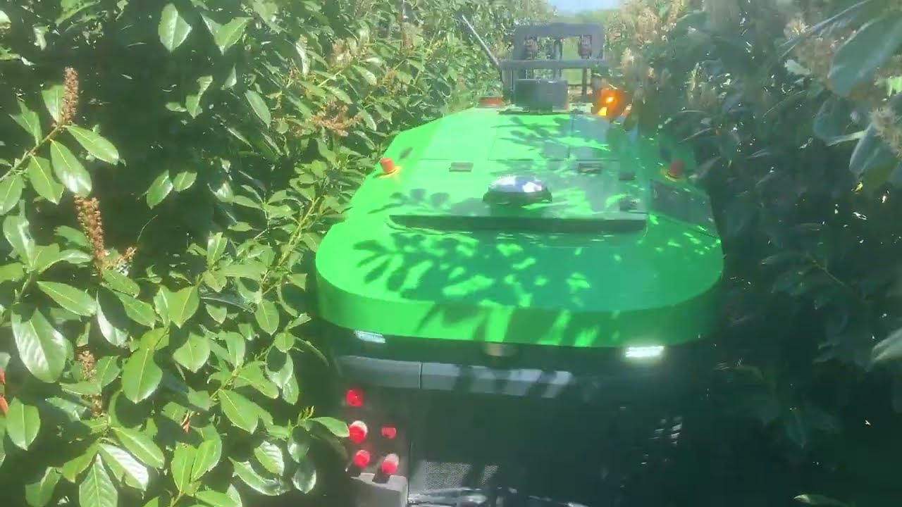 haRiBOT with hedge trimmer