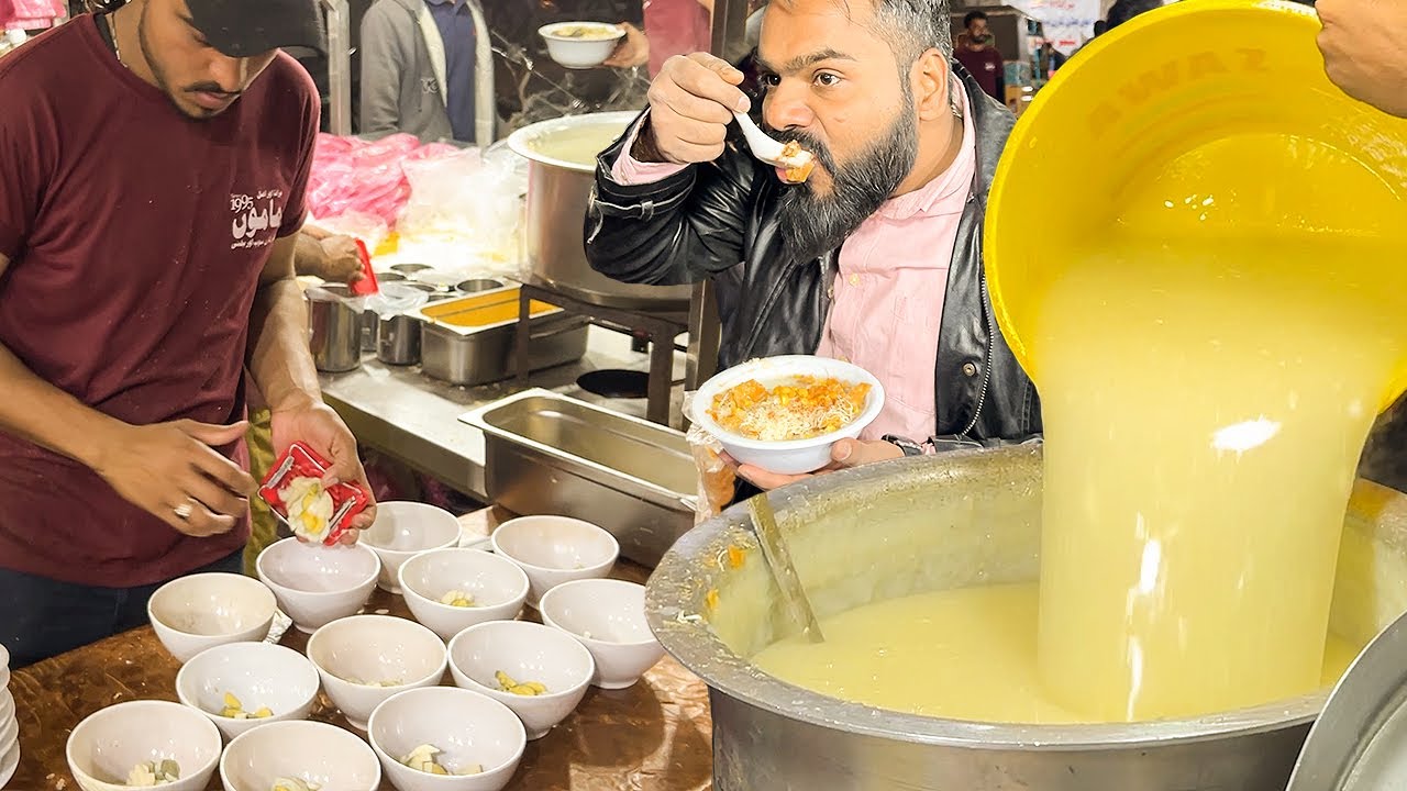 Mamu Chicken Corn Soup Rs.80 Only | Street Drink Spicy Egg Anda Chicken Soup | Karachi Street Food