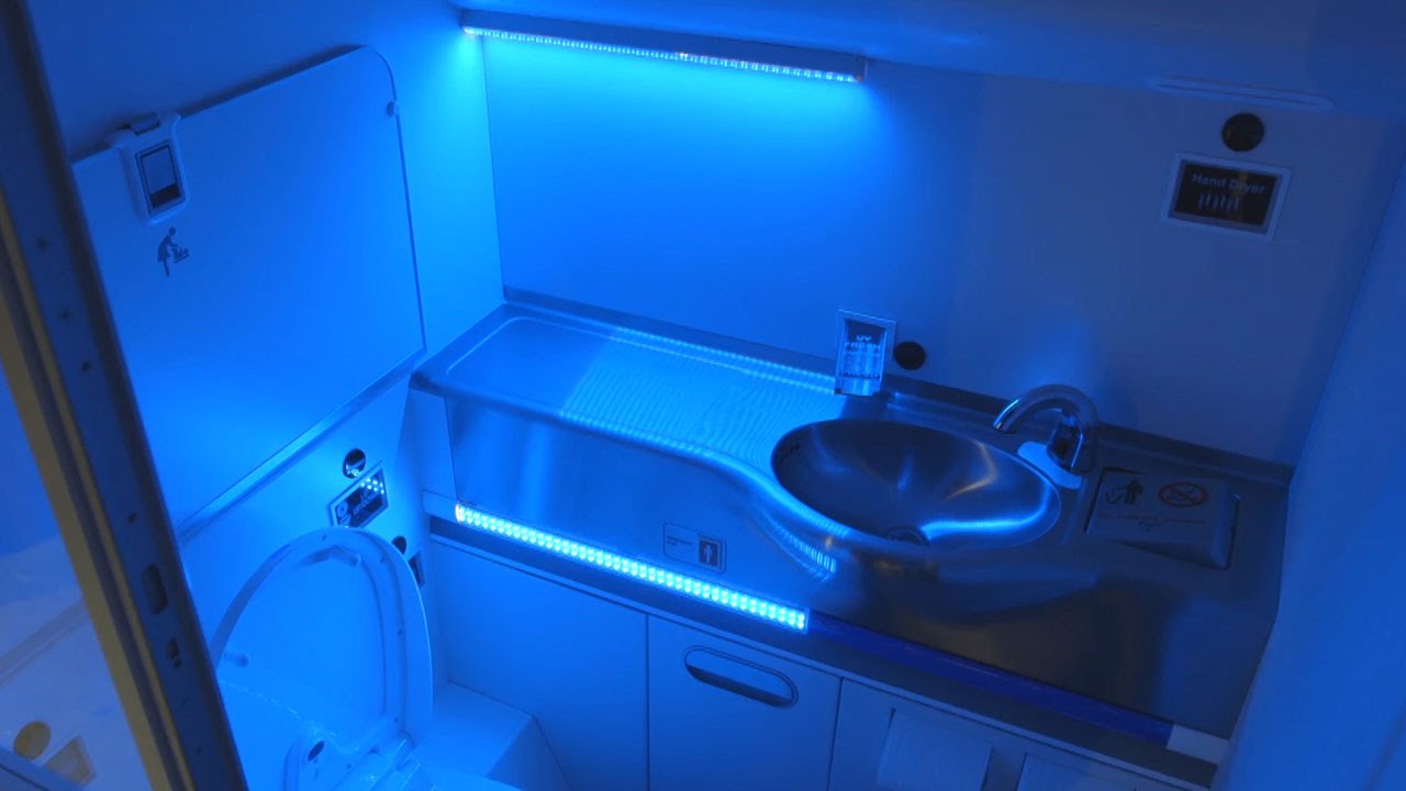 Boeing: The Airplane Bathroom That Cleans Itself