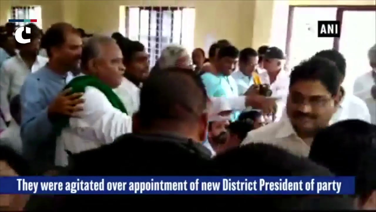 Karnataka: JD(S) workers create ruckus over appointment of new District President