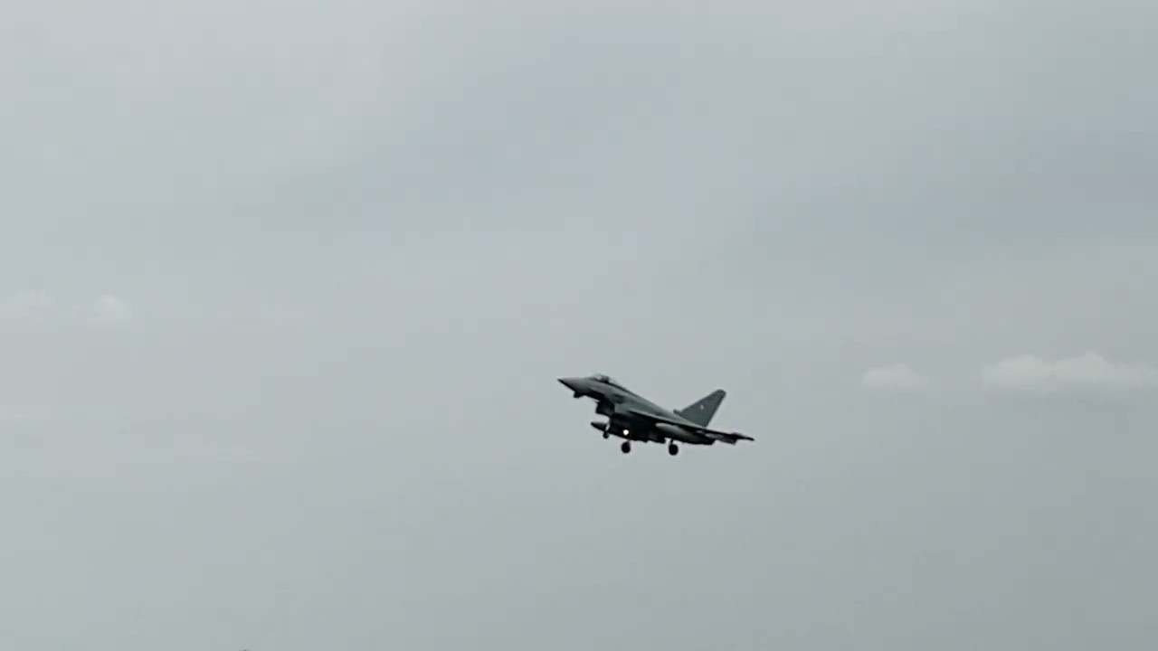 Eurofighter Pilot ￼Winkt bei Sekunde 10 ￼