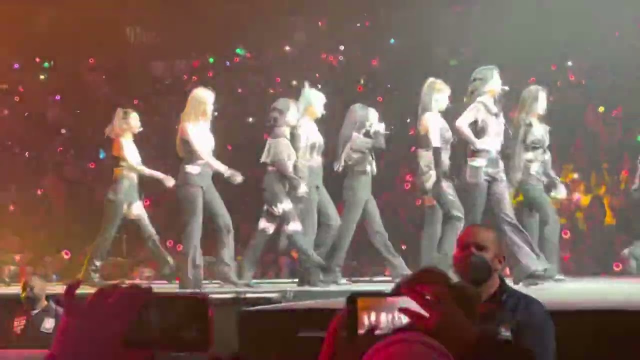 Twice - I Can’t Stop Me (Live in Oakland)