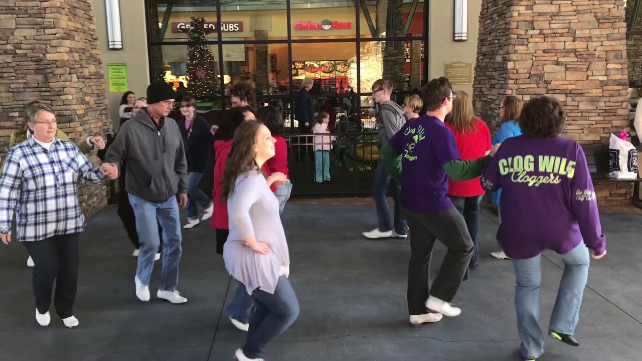 Clog Wild Cloggers Christmas Flash Mob 2017