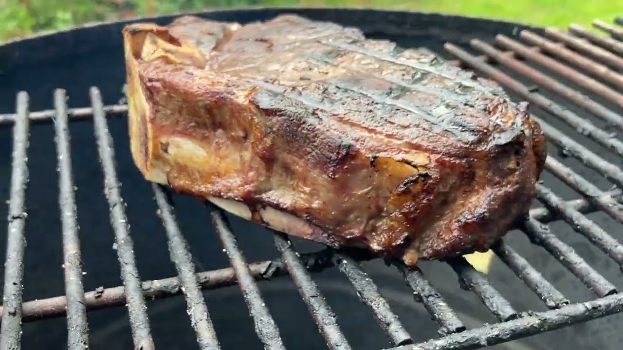 Dry Aged Cote de Boeuf mit Ratatouille und Café de Paris Butter