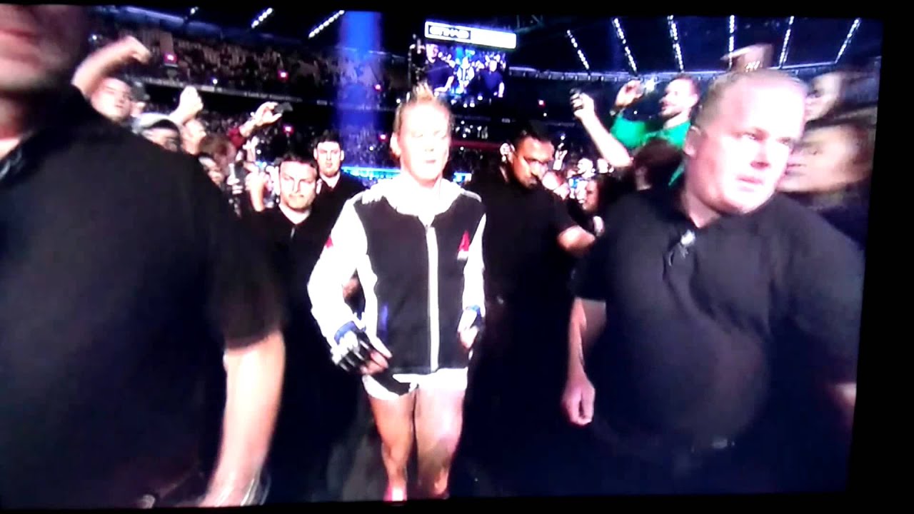 Holly Holm Entrance