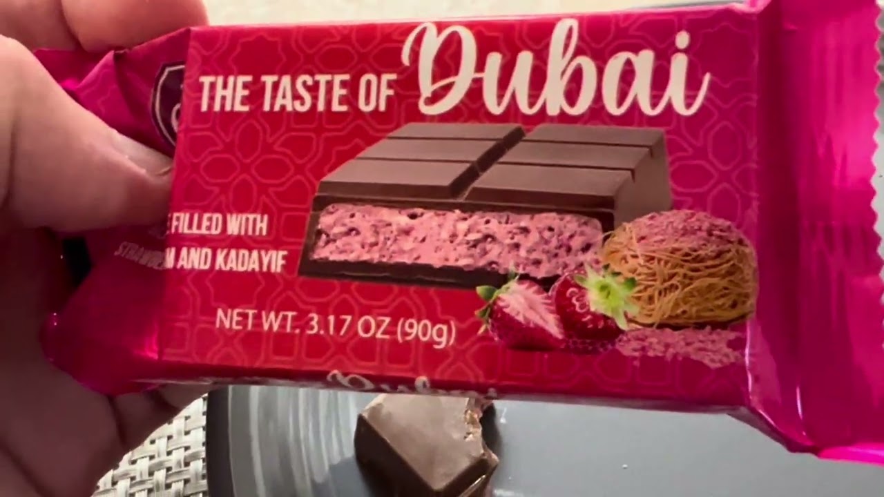 elit The Taste of Dubai Milk Chocolate filled with Strawberry Crean and Kadayif