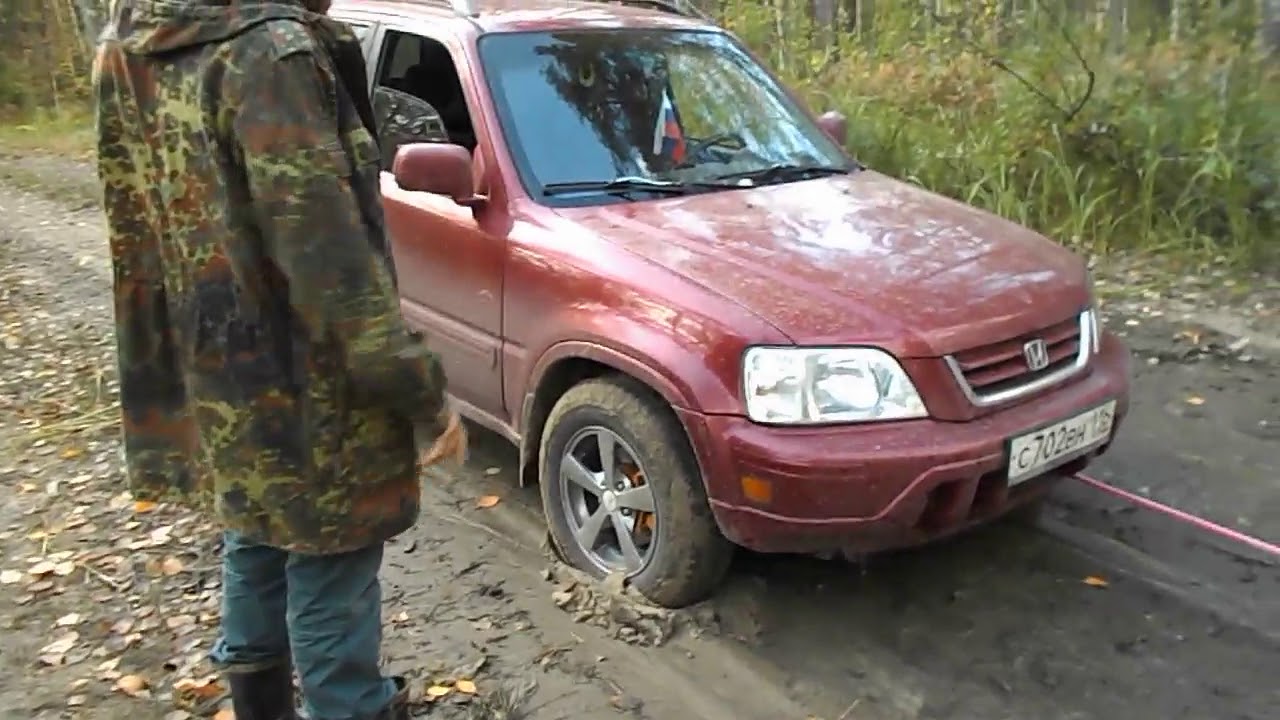 Honda CR-V and Renault Duster VS Russian Road.