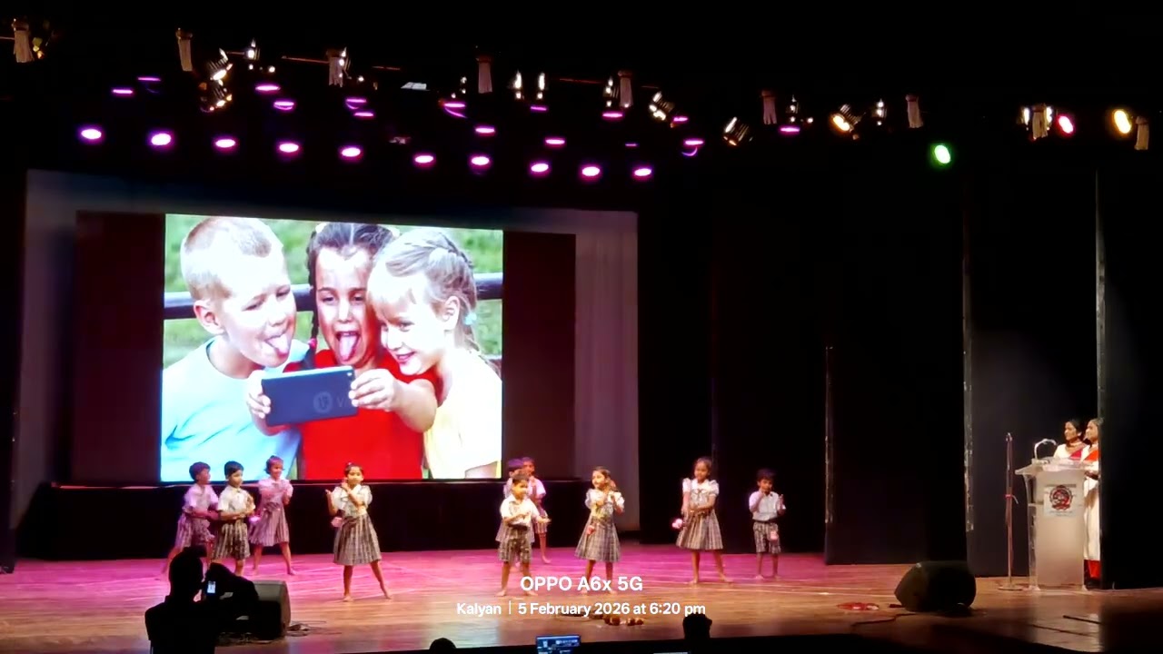 School 🏫 dance performance 