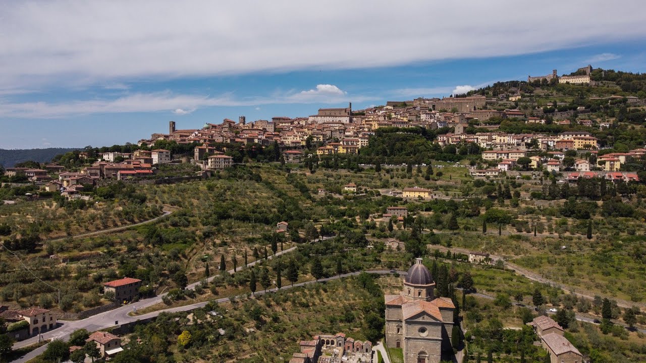 Cortona: Lo spendido borgo toscano con vista sul Lago Trasimeno - Riprese aeree con Dji Mavic Mini