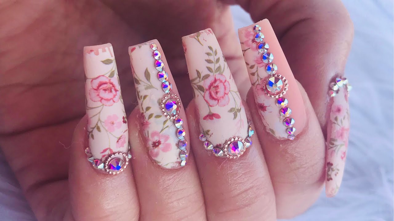 Diseño con Foil Floreado en acabado Matte y Cristal Swarovski 💎