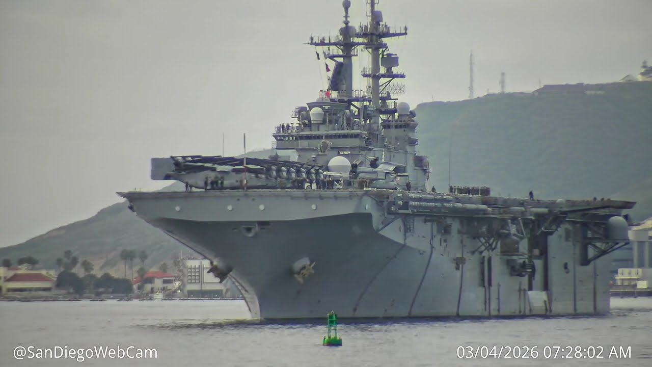 Uncut: USS Boxer (LHD-4) Inbound w/Full Deck!