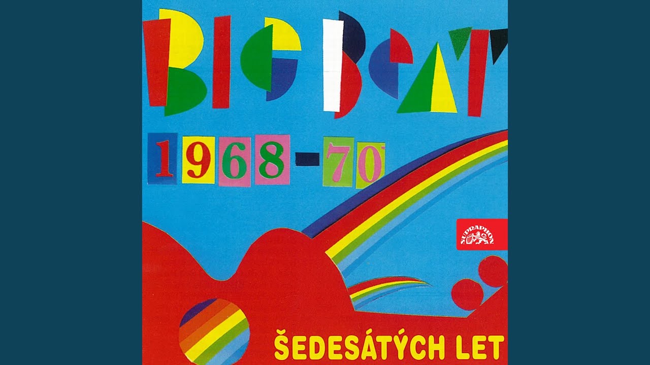 Ulica plná plášťov do dažďa