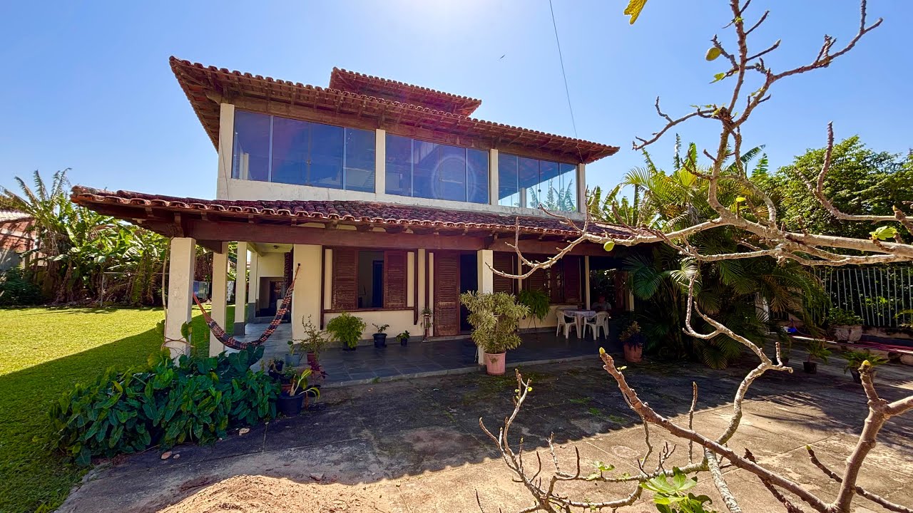 A CASA QUE É UM VERDADEIRO SONHO NA REGIÃO DOS LAGOS NO COQUEIRAL EM ARARUAMA ÁREA NOBRE !