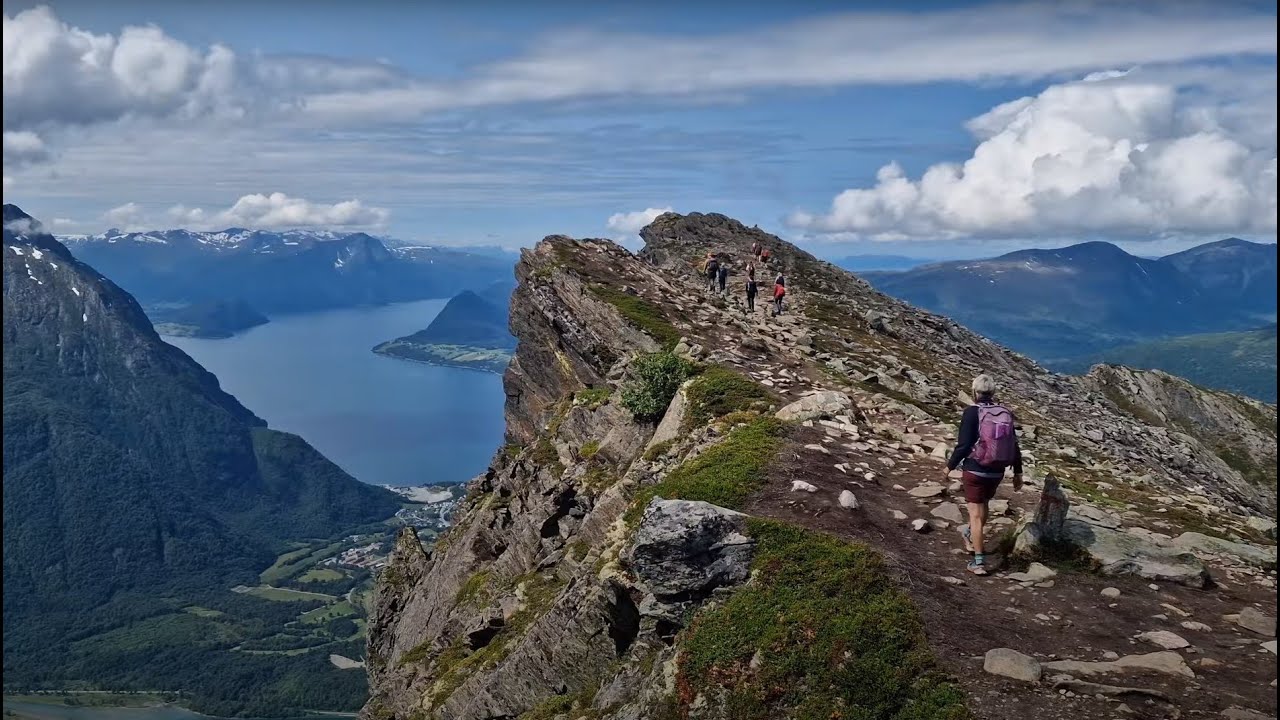 Hiking the Romsdalseggen ridge