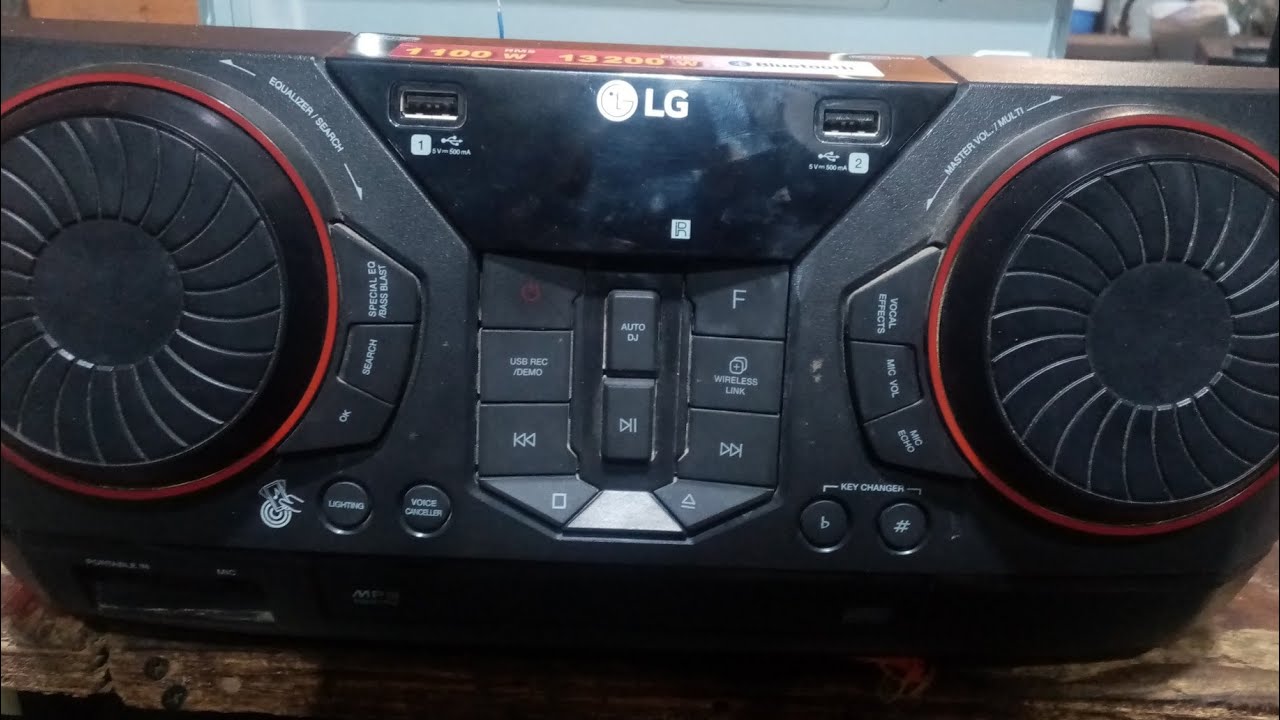 equipo de sonido Lg ck57 midiendo voltajes