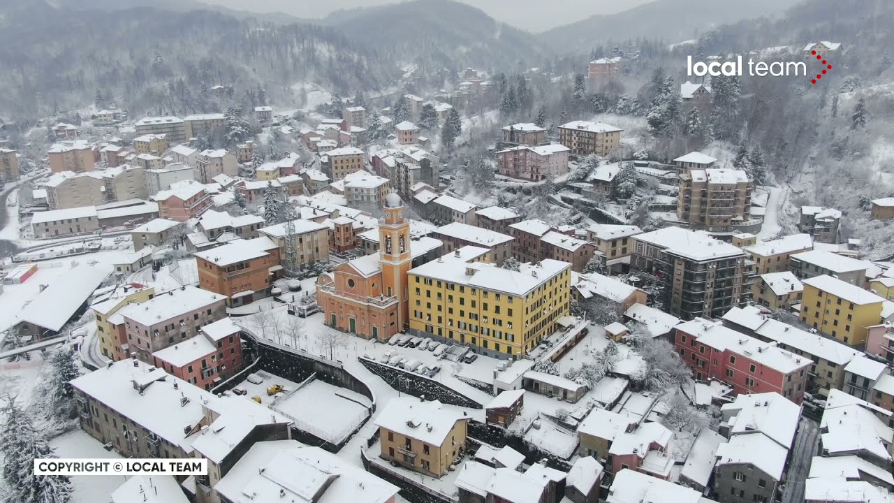 Entroterra ligure sotto la neve, le immagini dal drone di Busalla (GE) imbiancata