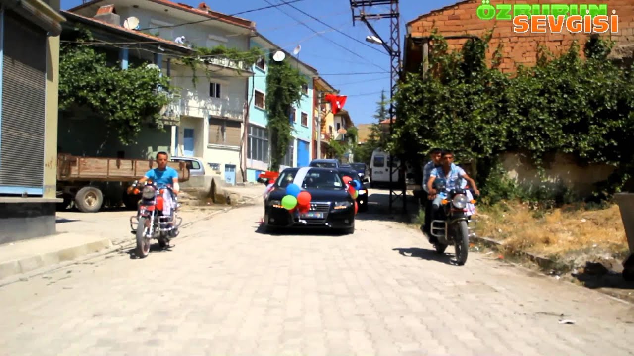 Özburun Kasabasinda Dügün Konvoyu