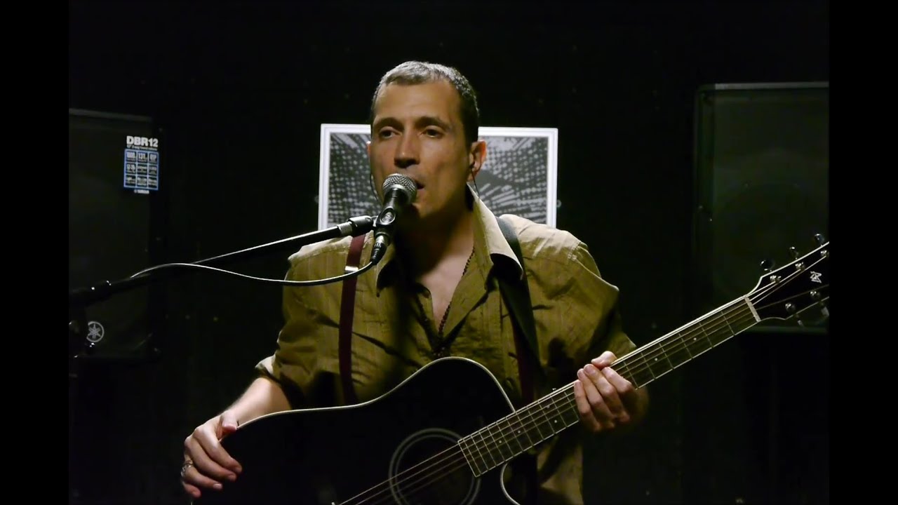 Il tram by Silvio Talamo / Folkbeat / / Guitar  & Loop station