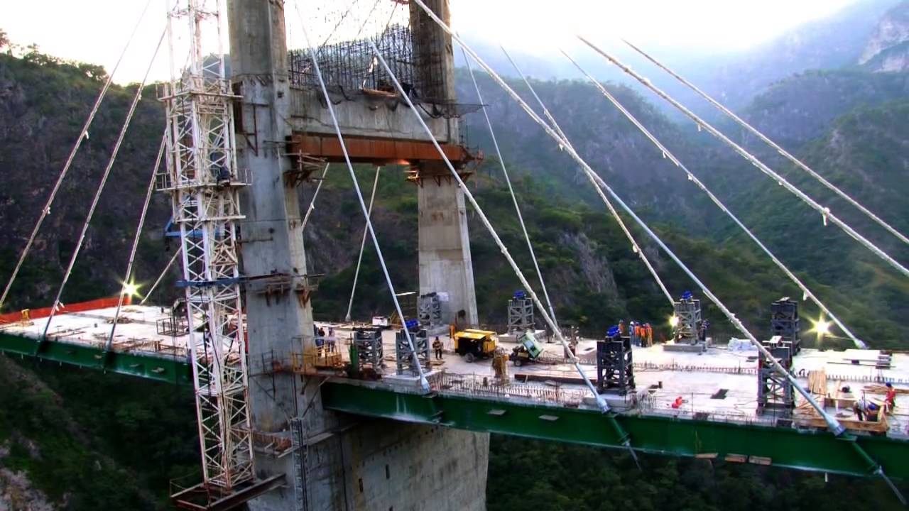 Venciendo el reto de la Sierra Madre Occidental, carretera Durango-Mazatlán