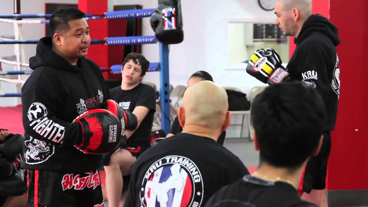 KRU Muay Thai Tip of the Week - Counter to Cross Punch w/ #5 Footwork