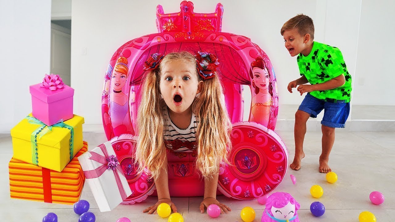 Diana v&agrave; Đồ chơi giao đến tận nh&agrave;