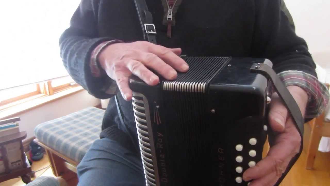 Introduction to the C#/D diatonic accordion for Irish traditional music