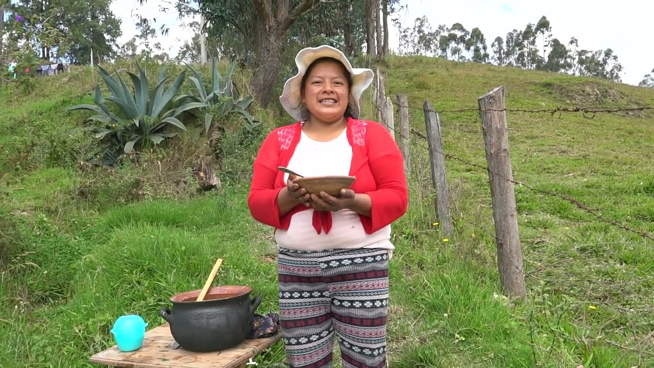 ¡Cocinando Sancocho de Pollo Criollo...en Olla de Barro!