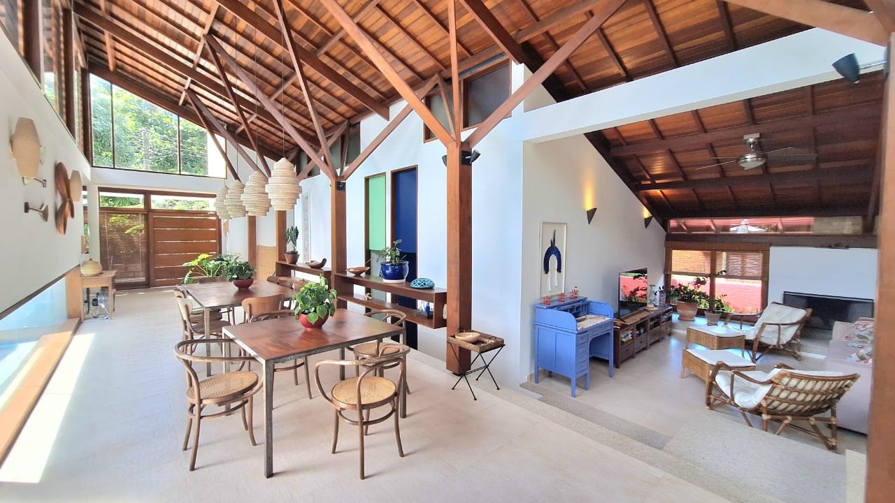 Vende magnífica casa e praia, em condomínio, 4 suítes, praia de Guaeca