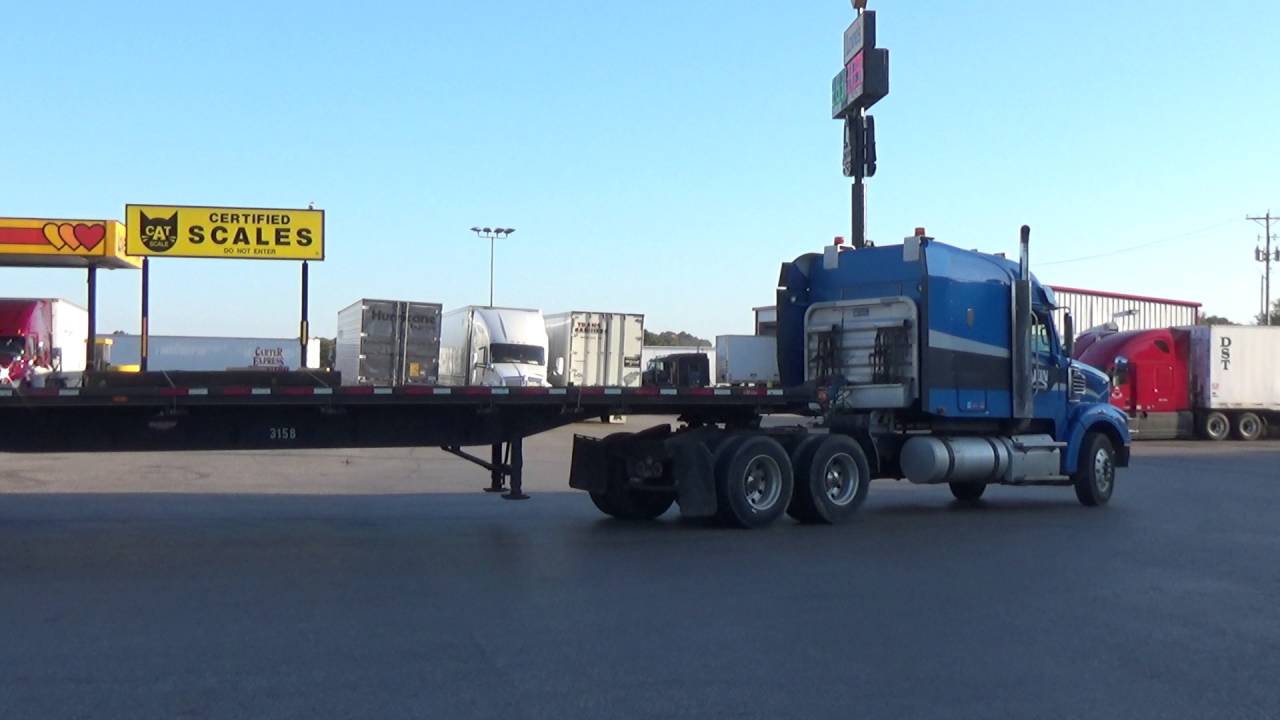 2506 Watching trucks at the loves truck stop