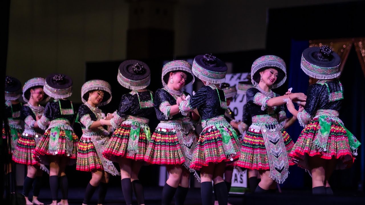 Nkauj Hmoob Nas Ej - Hu Plig Los Tsev - Hmong Dance - Milwaukee Hmong New Year 2023