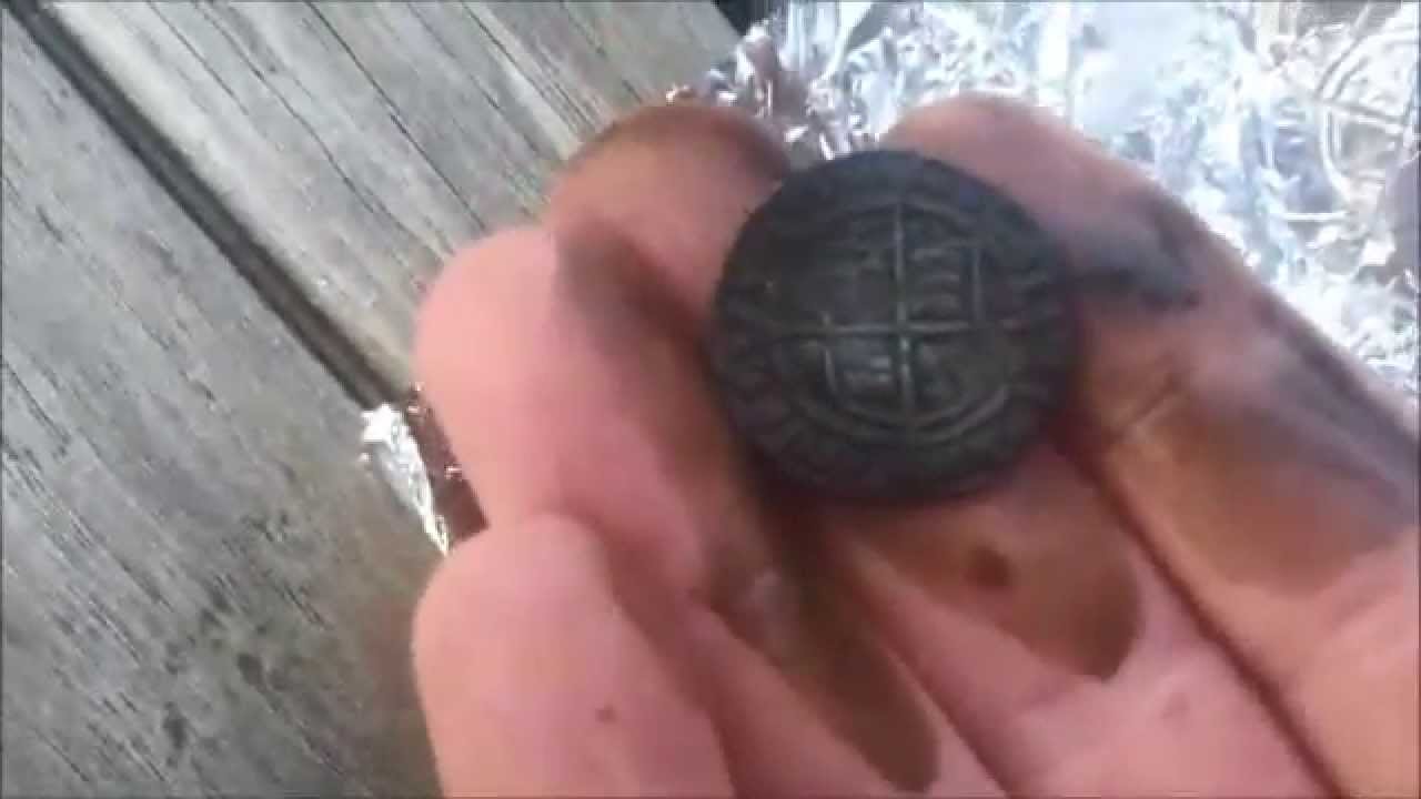 cleaning hammered silver coins with spit and foil. The Garrett Lads metal detecting Cumbria UK