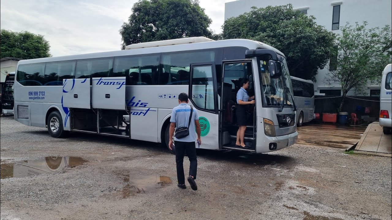 What happens when you take a 6-hour bus ride inside Cambodia! #siemreap to #phnompenh