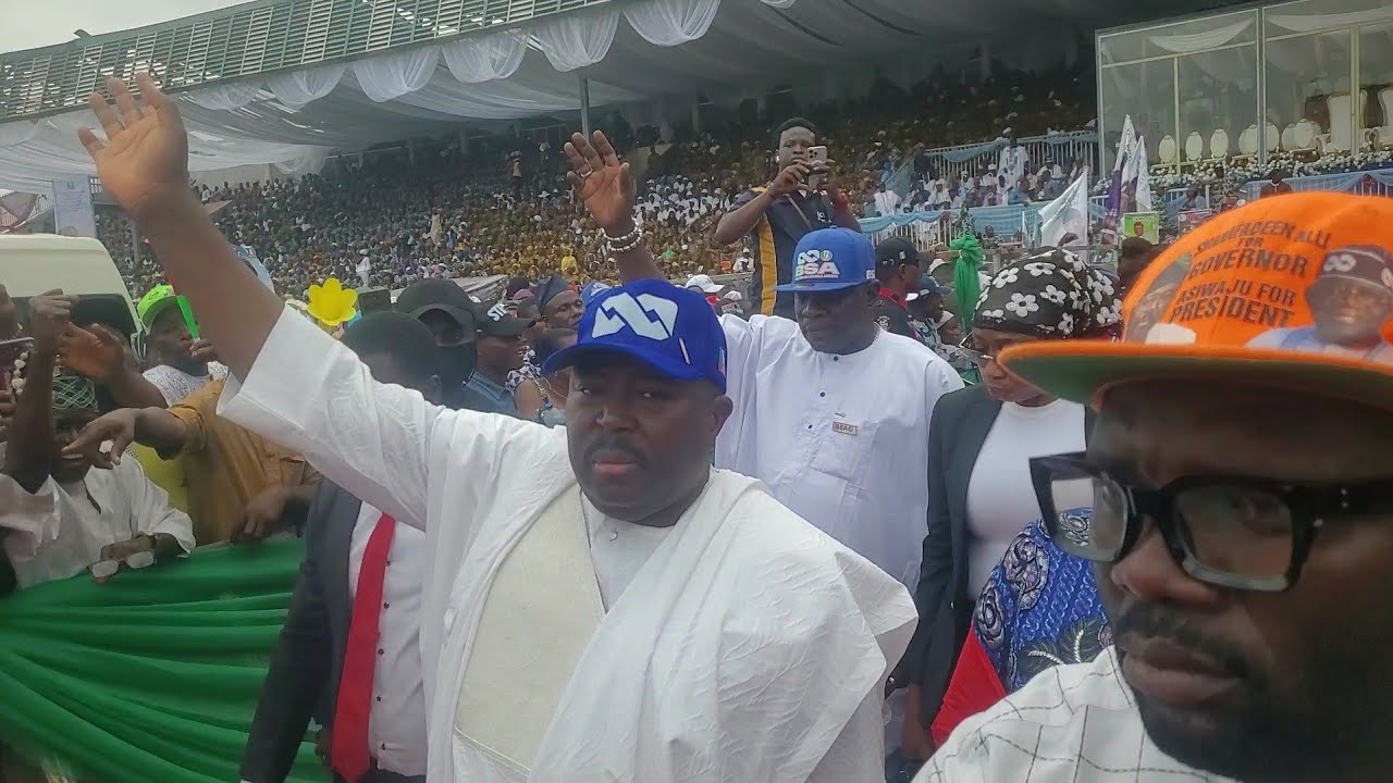 ARRIVAL OF SARAFADEEN ALLI APC CANDIDATE OYO STATE BOLA TINUBU TOUCH BEARER LIBERTY STADIUM 