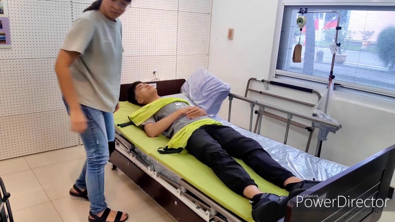 移位小幫手：躺式移位滑墊-床到輪椅轉移位方式
