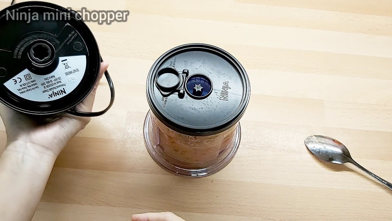 NINJA MINI CHOPPER MACHINE,  HOW TO STOP THE FOOD SPLASH TO THE MACHINE