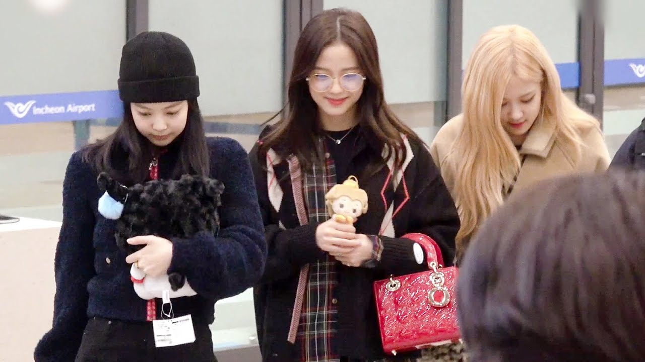 200115 블랙핑크(BLACKPINK) 입국 ‘팬에게 받은 인형 품고 오는 블랙핑크’ 직캠｜인천공항 · 비몽