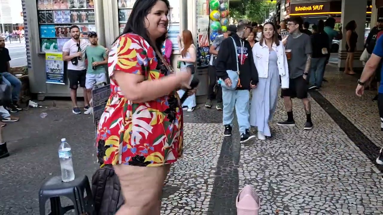 ESSA DEVERIA TER A FAMA PELO TALENTO DELA