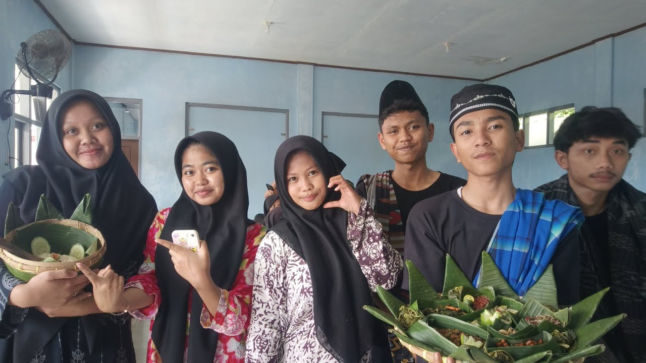 Praktek Bahasa Sunda X Sosiologi Membuat Nasi Liwetan Khas Sunda (kelompok Pasir menjul) 