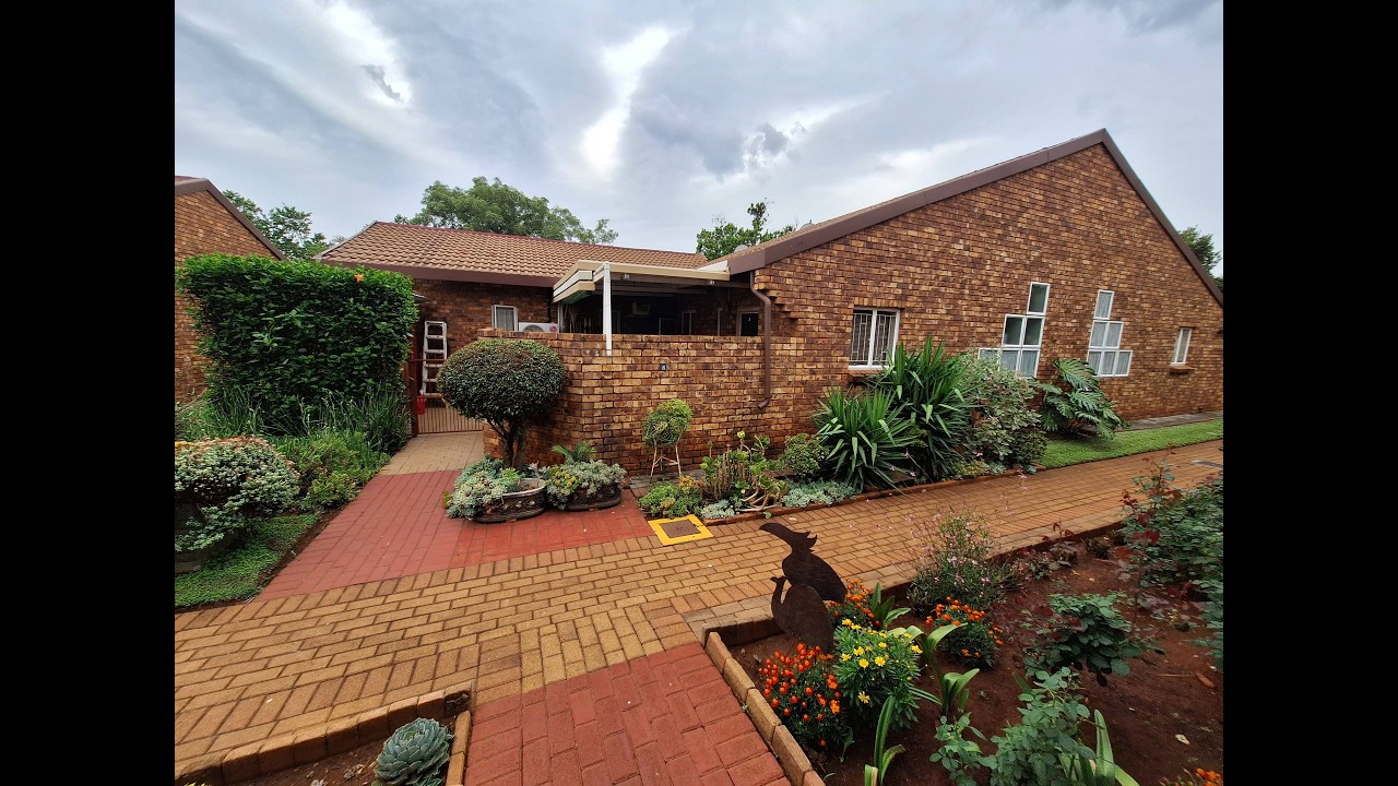 Spacious 3-Bedroom Retirement Unit for Sale in Popular Clarina Village R860000 (0614463125)