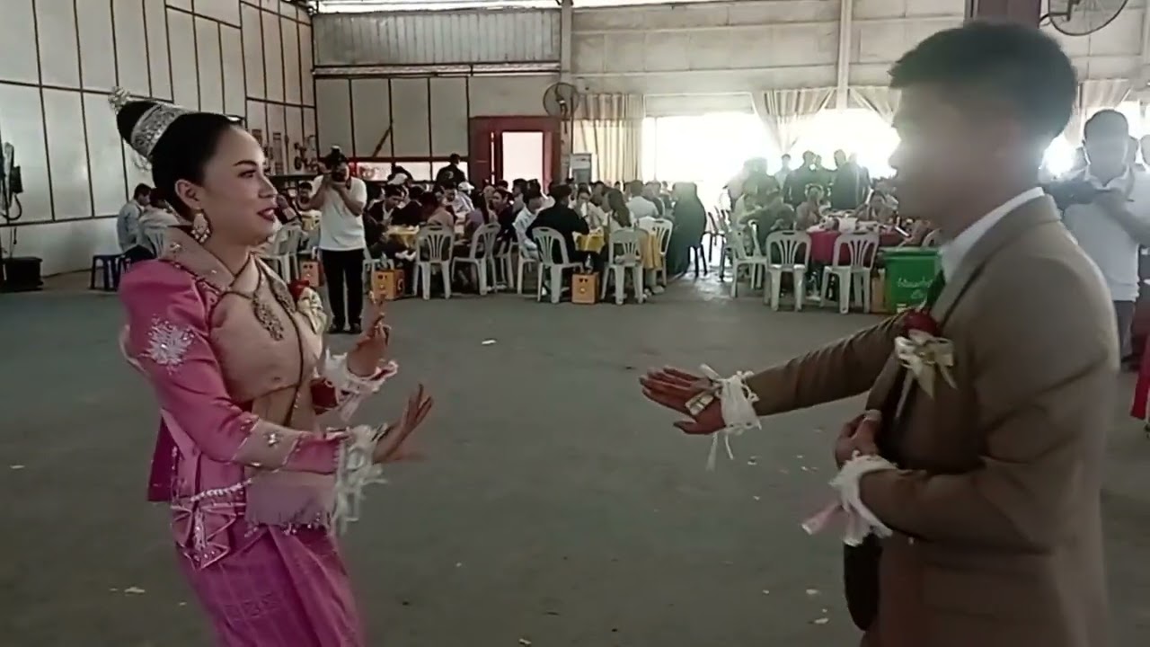 ດອກໄມ້ຂອງໂລກ ดอกไม้ของโลก (วันแม่นญิงสากล)