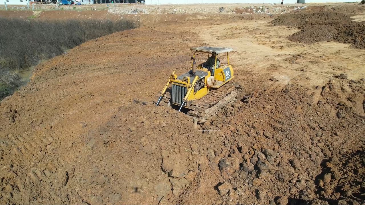 New Land Filling Process Construction Machine Bulldozer Push Dirt Komatsu d40p