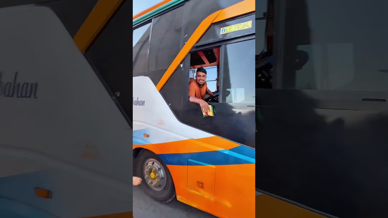 Bangladesh Viral Lady Bus Lover 🚌 BD Bus Race 2025 Full Bus Lover Vibes"