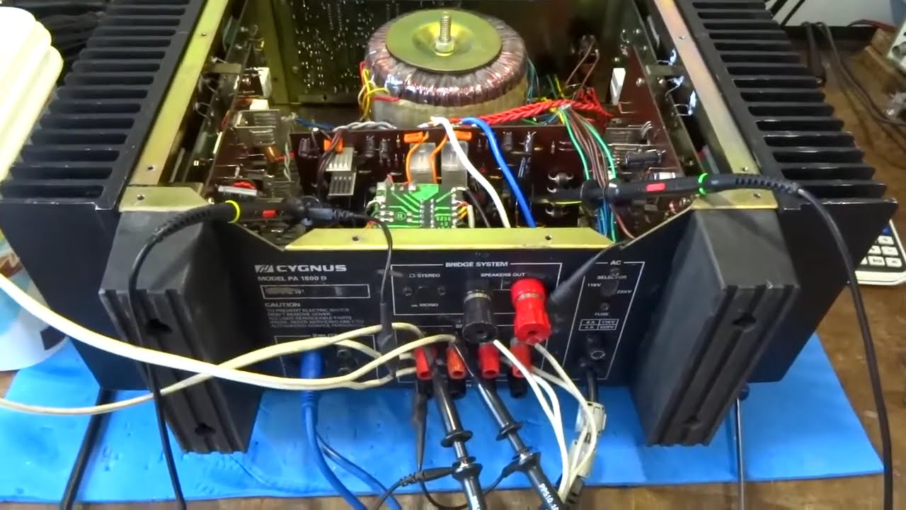 05- CYGNUS PA 1800 10.000uF VS 20.000uF GRAVES PROFUNDOS E RIPPLE COMPARAÇÃO EM TEMPO REAL C/ MUSICA