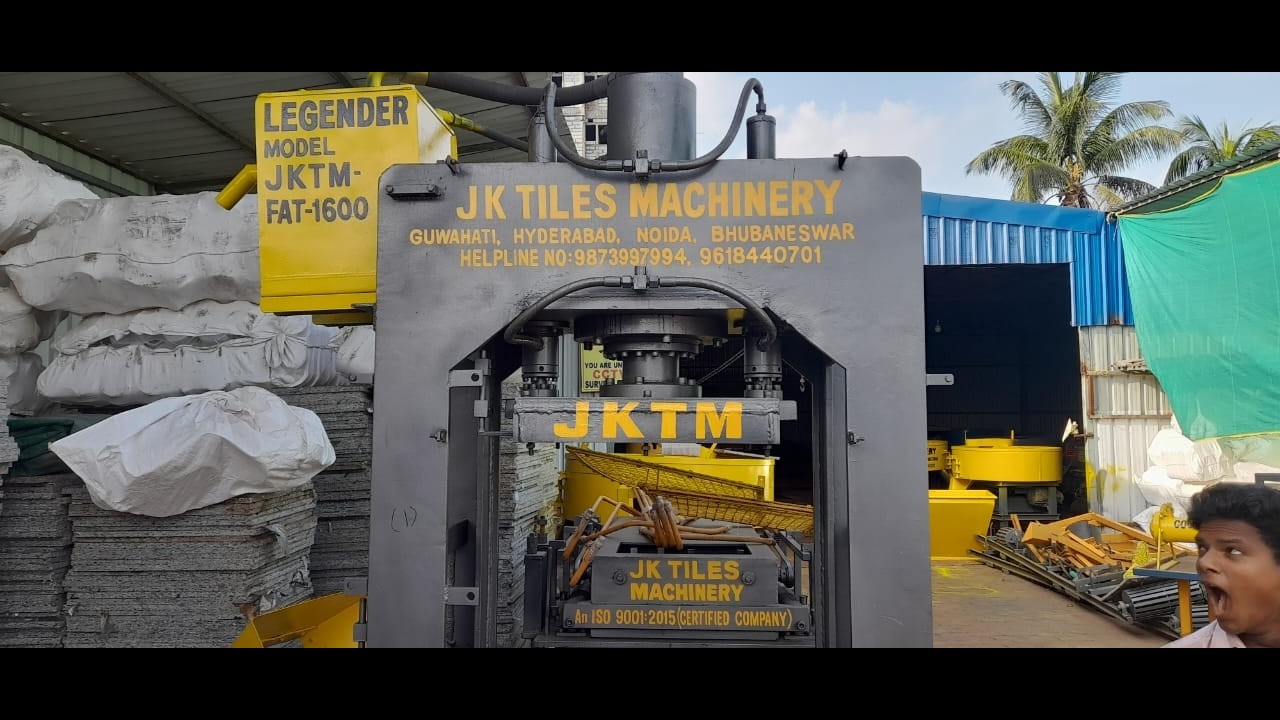 Hydraulic 4 Cavity Cement Brick Making Machine L1400 Specification & Daily Output