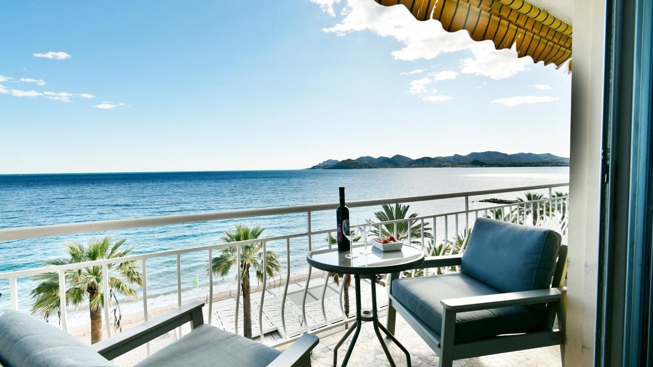 Plage du midi- Vue sur mer Standing Presta | Cannes, France | Hotel Review 🏨