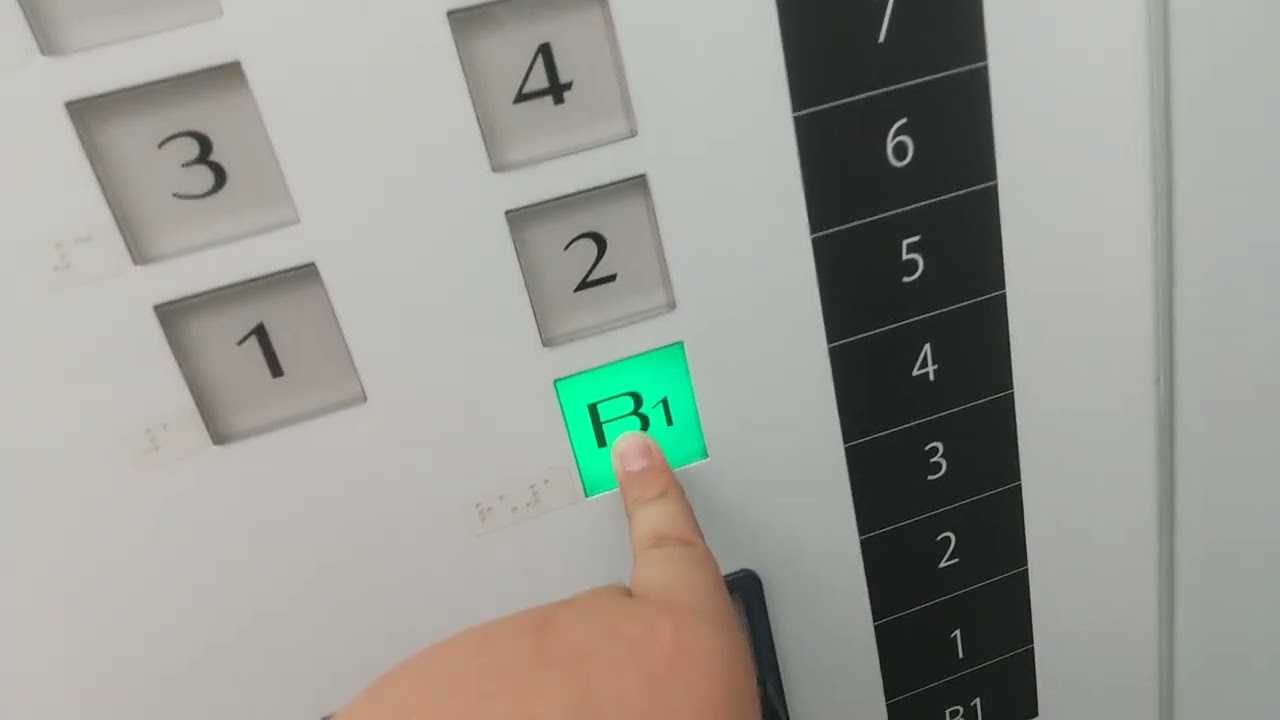 大丸東京店　東芝エレベーター