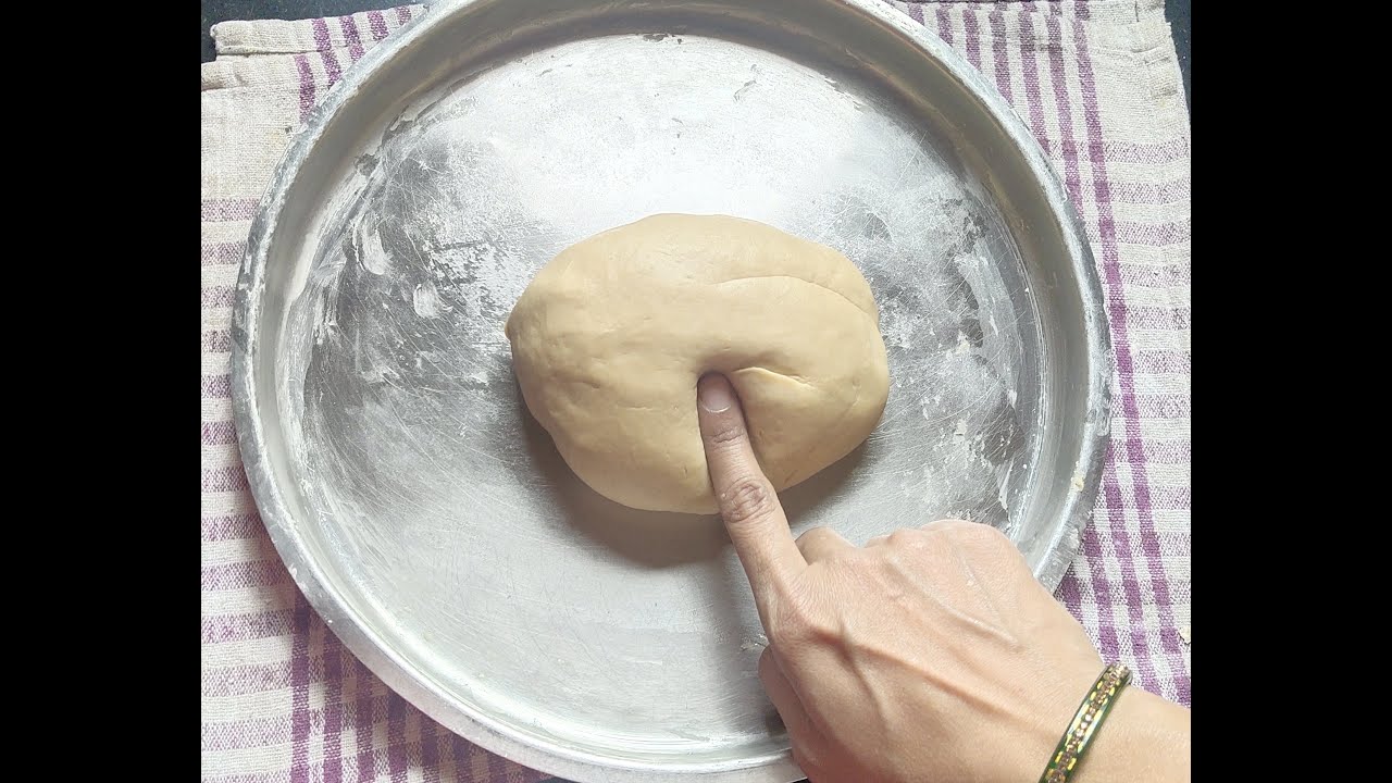लुसलुशीत  चपाती  साठी पीठ मळण्याची  योग्य  पद्धत / How to make soft  dough for  Roti