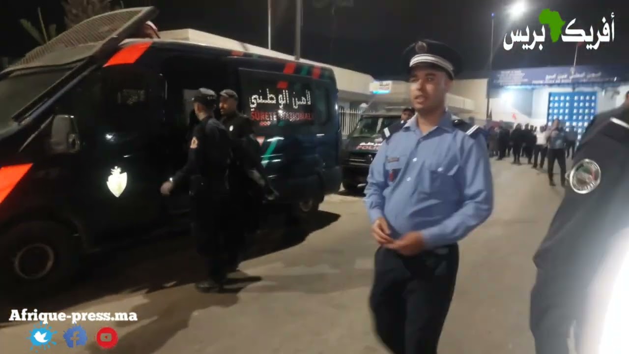 كازا.. لحظة خروج سـ .جناء و سجـ .ينات من عكاشة بعد العفو الملكي السامي لصاحب الجلالة نصره الله