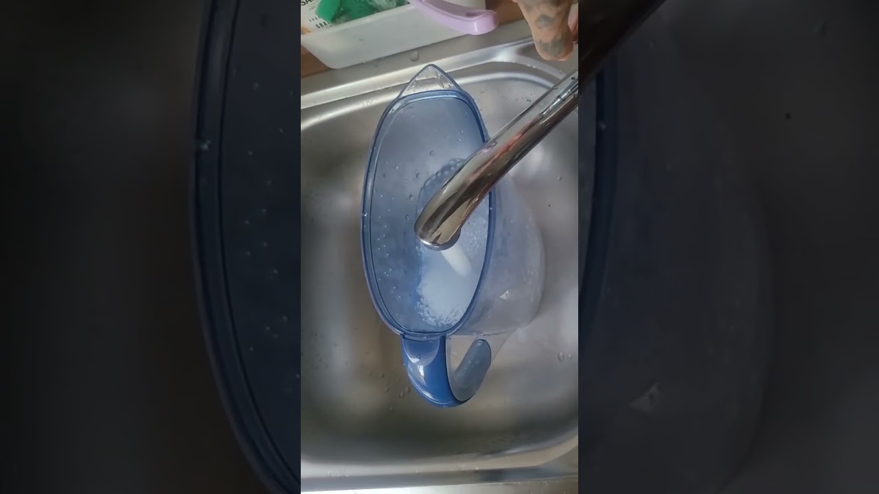 Как поменять фильтр Brita для воды в кувшыне  самостоятельно  #вода #фильтрыдляводы #фильтр