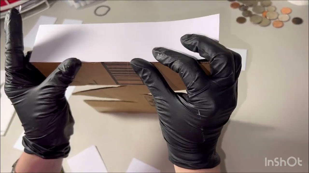 Caja de cart&oacute;n en forma de letra M